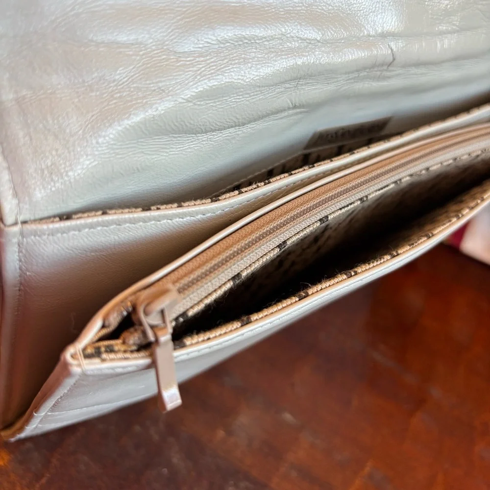 YSL Yves Saint Laurent Vintage
Clutch Off White Leather - Picture 8 of 9